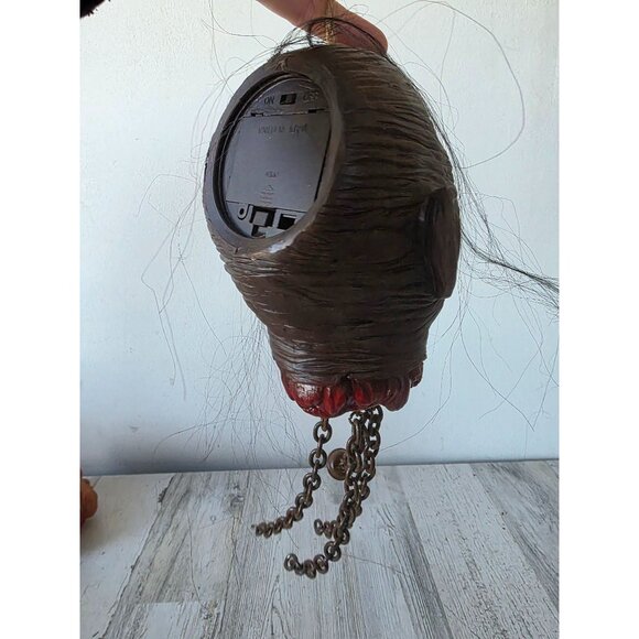 Vintage rattling chains zombie head mini Halloween beheaded hanging Halloween de - Picture 5 of 10